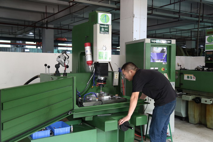 压铸模具材料与压铸产品质量有很大关系